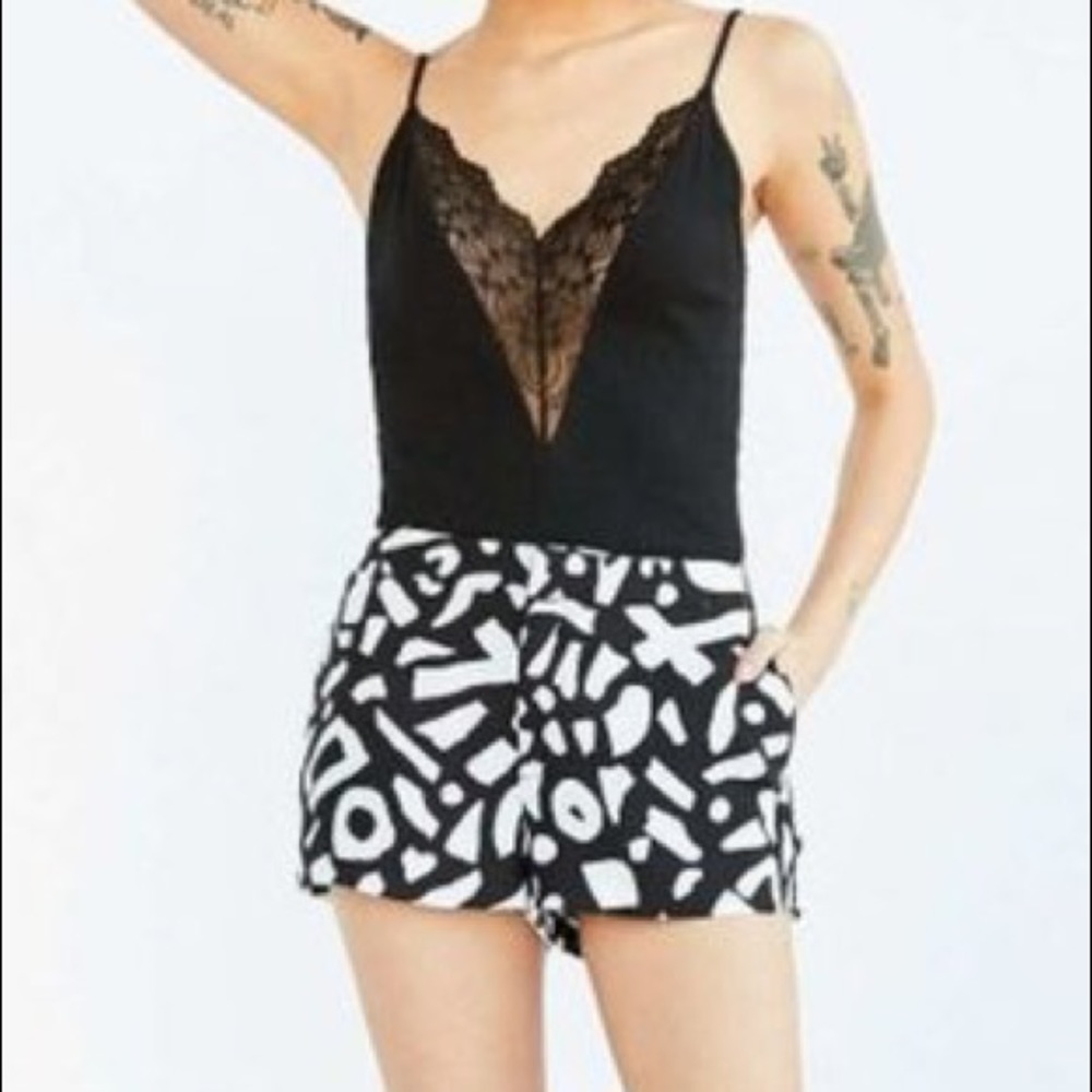 Urban Outfitters Alice & UO black & white boho pattern size 6